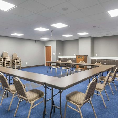 Hampton Inn Браунвуд Экстерьер фото