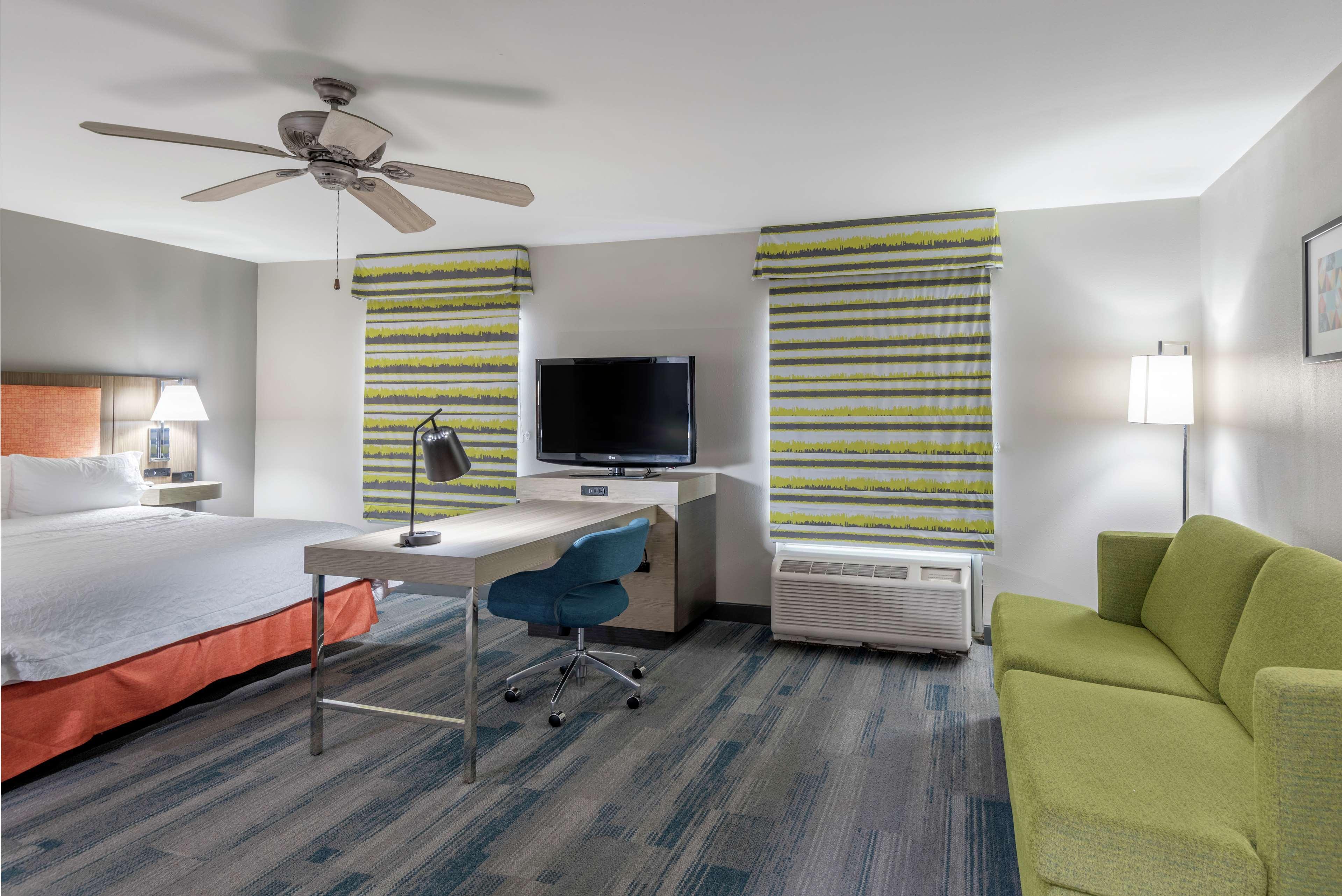 Hampton Inn Браунвуд Экстерьер фото