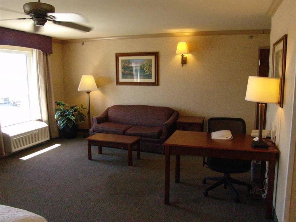 Hampton Inn Браунвуд Номер фото