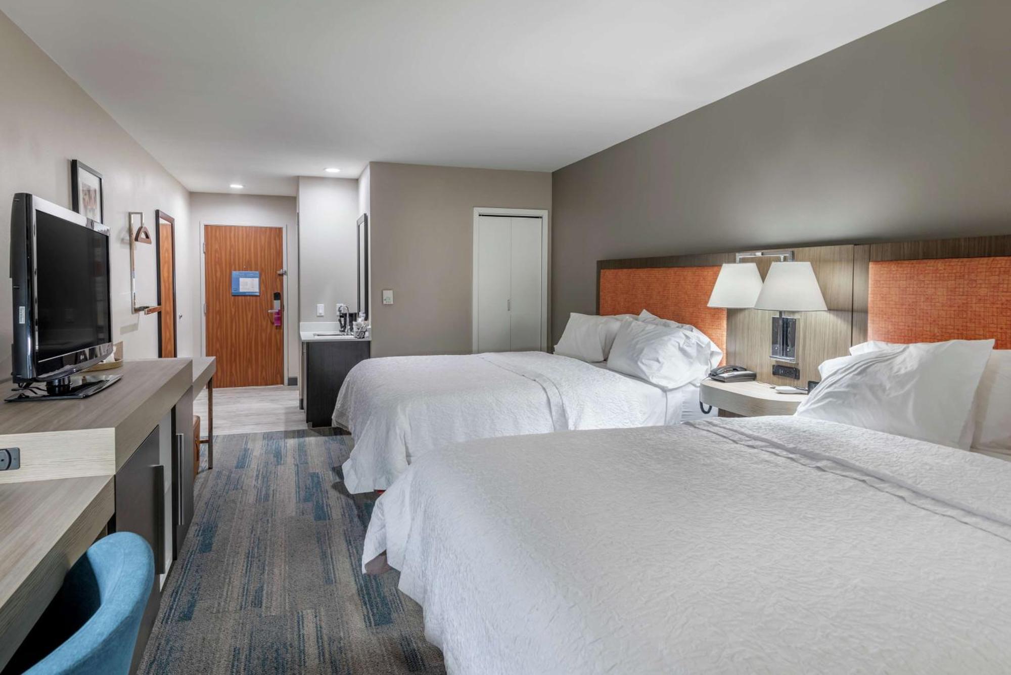 Hampton Inn Браунвуд Экстерьер фото