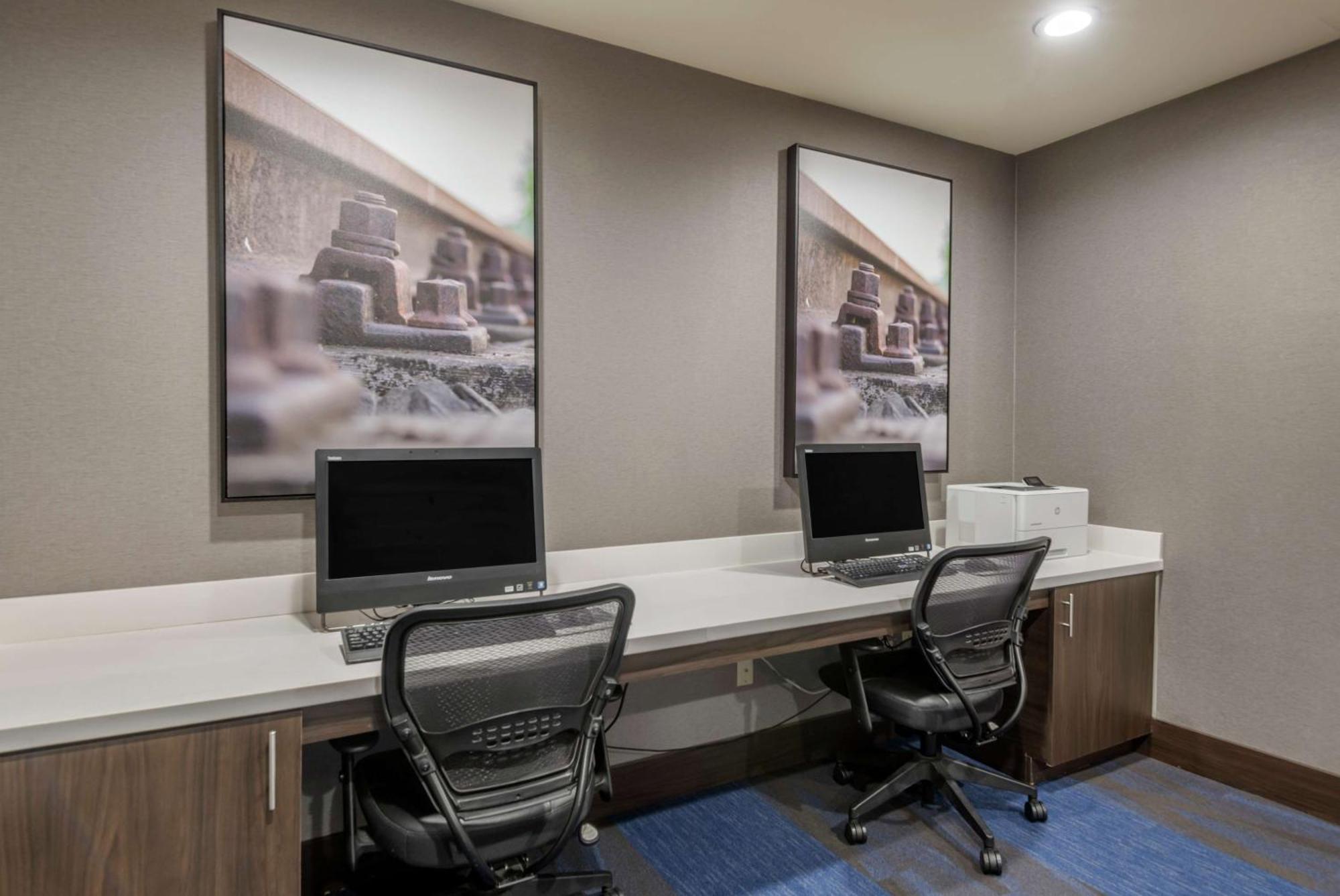 Hampton Inn Браунвуд Экстерьер фото
