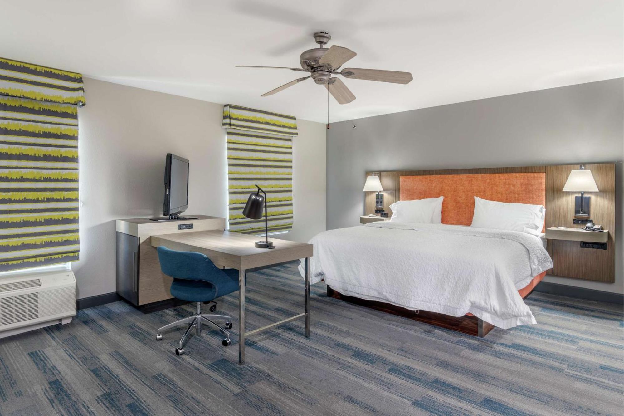 Hampton Inn Браунвуд Экстерьер фото