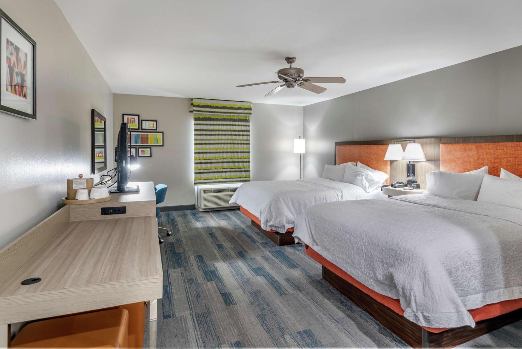 Hampton Inn Браунвуд Экстерьер фото