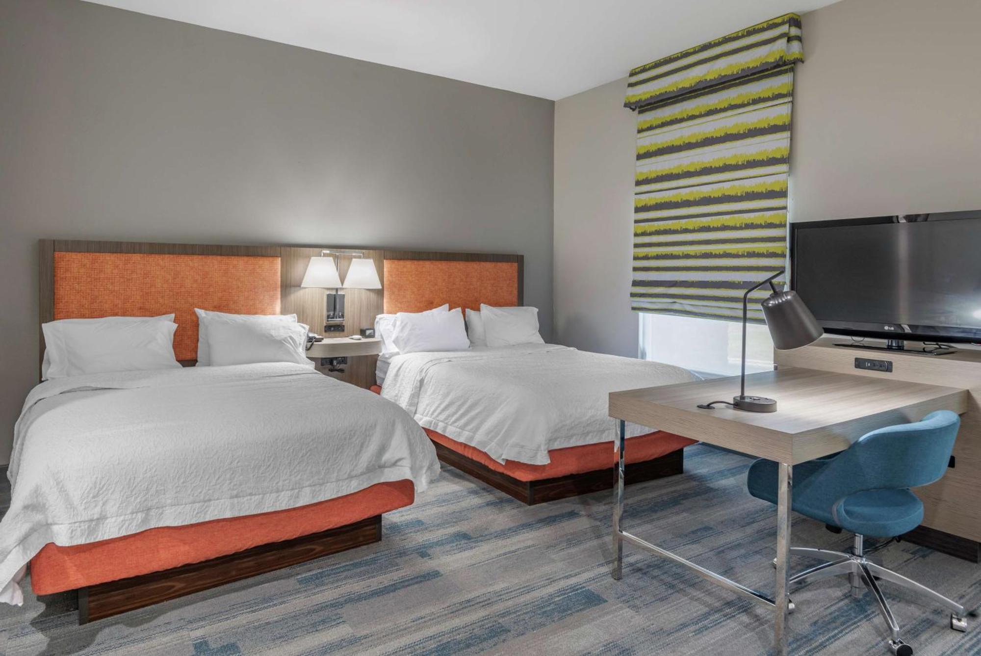 Hampton Inn Браунвуд Экстерьер фото