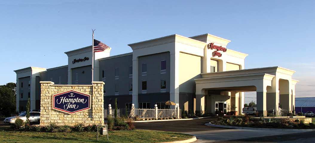 Hampton Inn Браунвуд Экстерьер фото