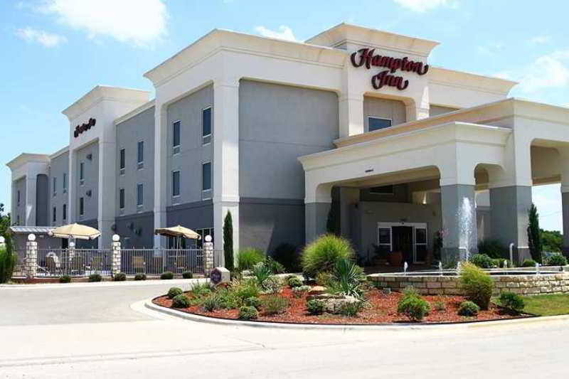 Hampton Inn Браунвуд Экстерьер фото