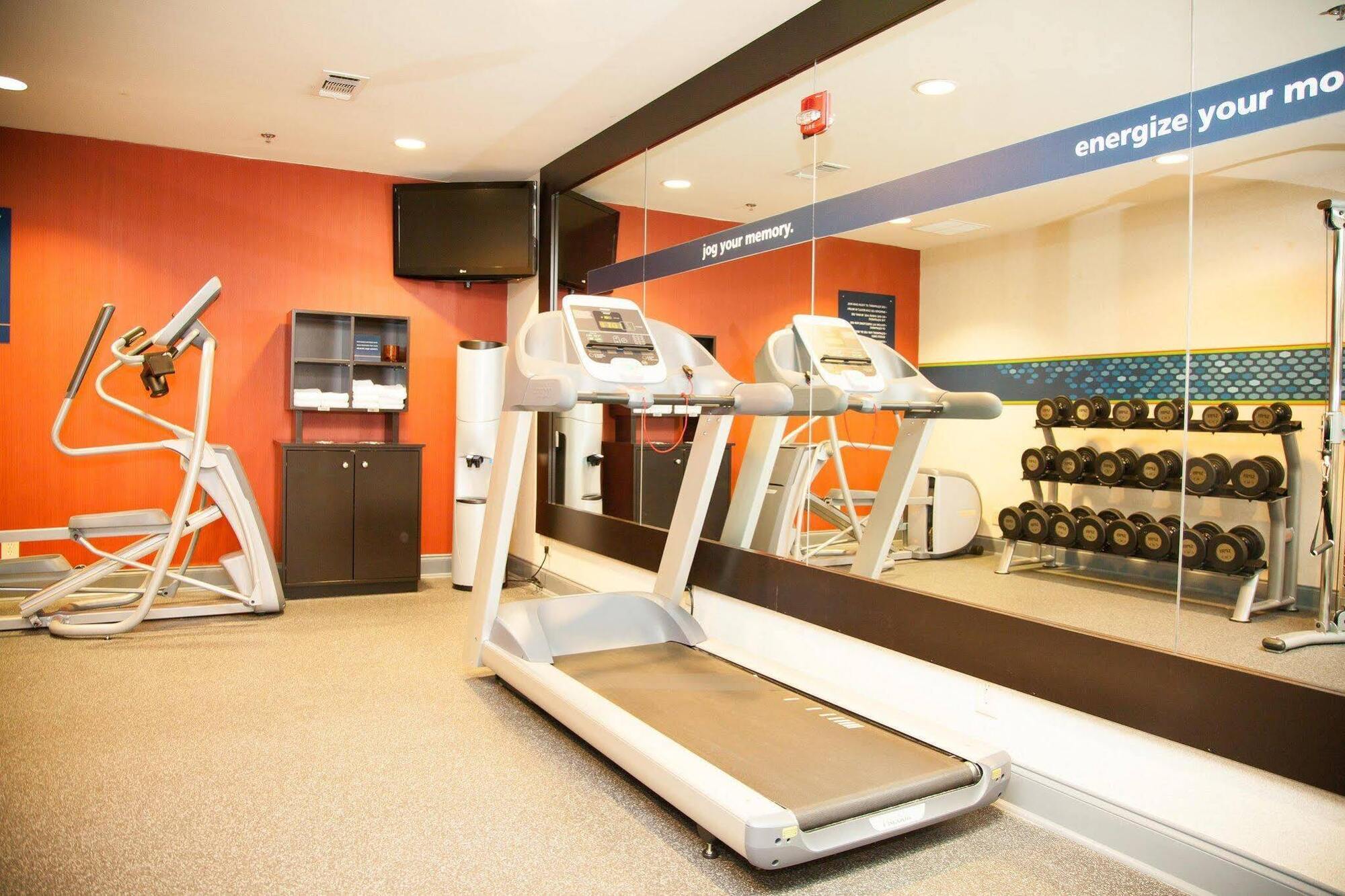 Hampton Inn Браунвуд Экстерьер фото