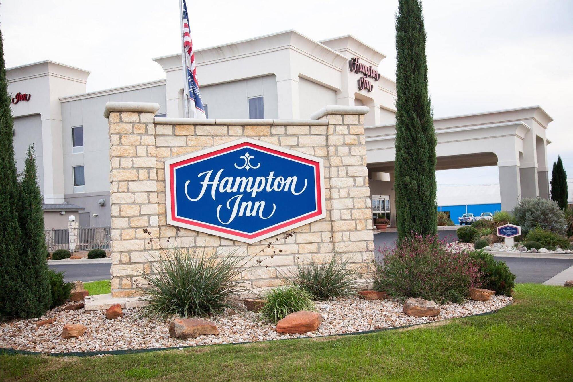 Hampton Inn Браунвуд Экстерьер фото