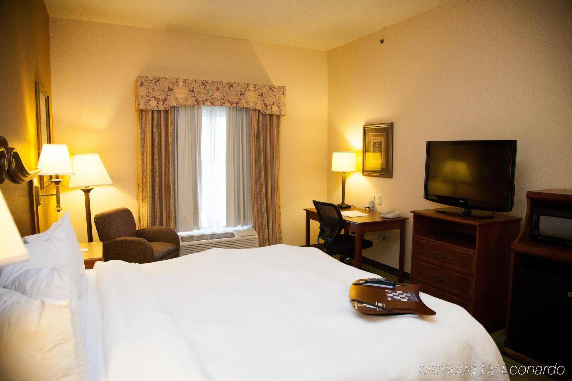 Hampton Inn Браунвуд Экстерьер фото