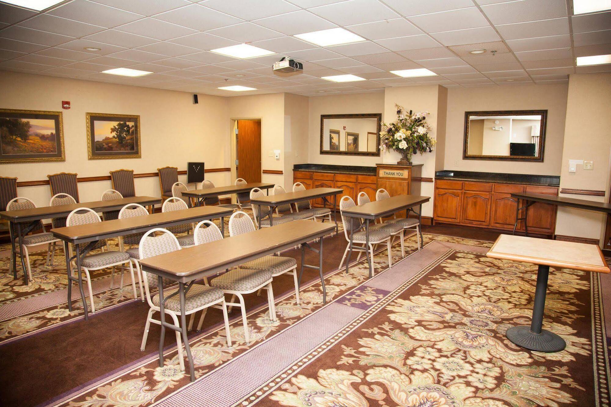 Hampton Inn Браунвуд Экстерьер фото